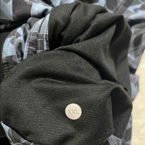 lululemon athletica Black and Blue Patterned Men Shorts - Picture 6 of 8